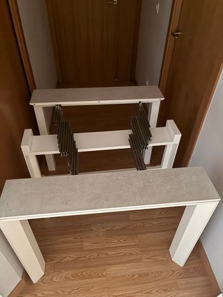 Mesa extensible de sobre de piedra y madera blanca