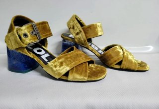 Sandalias Bimba y Lola Terciopelo Talla 38 Mostaza