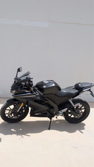 Yamaha YZF 125R Negra
