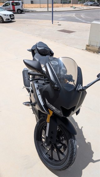 Yamaha YZF 125R Negra