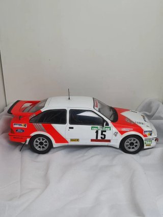 Maqueta Ford Sierra Cosworth Sainz 1/18 Altaya