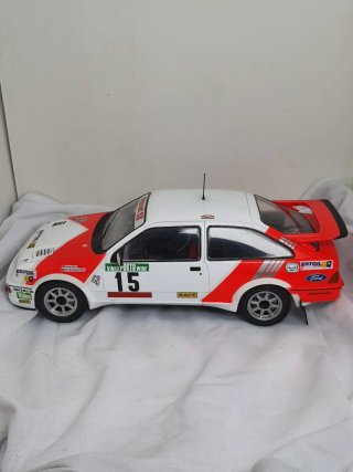 Maqueta Ford Sierra Cosworth Sainz 1/18 Altaya