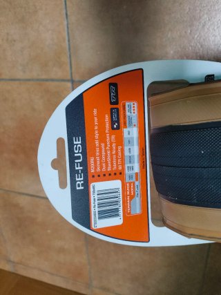 Cubierta Maxxis Re-Fuse 700x40c