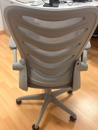Silla de oficina gris como nueva
