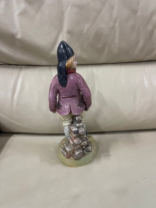 Figura Porcelana Sureda Niño con Fusil