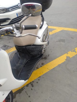 Aprilia Custom 125cc Scooter
