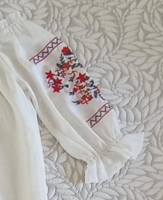 Blusa blanca bordada