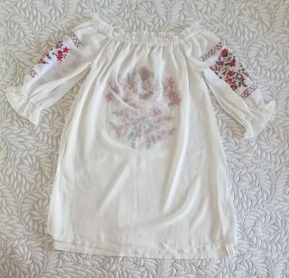 Blusa blanca bordada