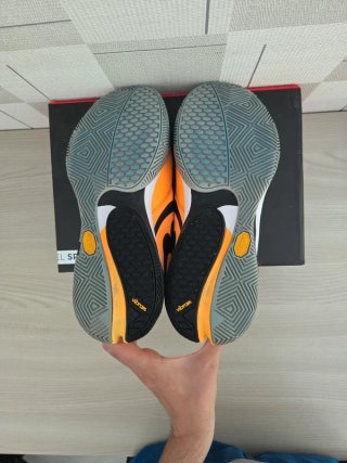 Zapatilla Bullpadel Vertex Naranja Negra