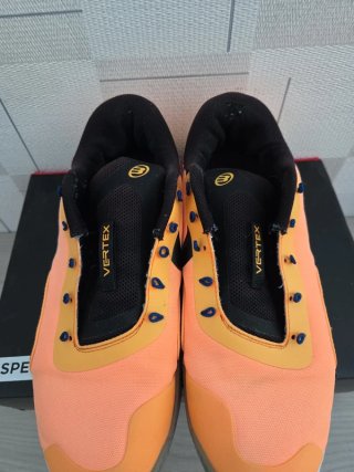 Zapatilla Bullpadel Vertex Naranja Negra