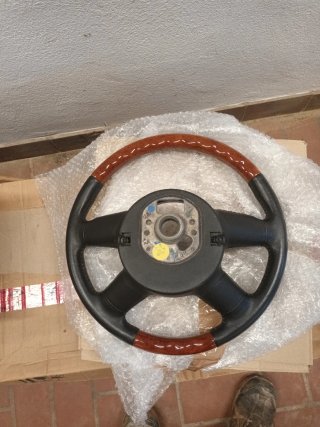 Volante Mixto Cuero y Madera