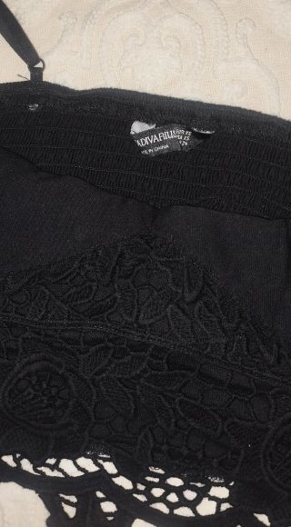 Top encaje negro Stradivarius