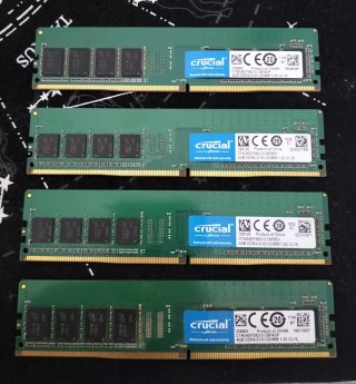 4 Memorie RAM Crucial DDR4 4GB