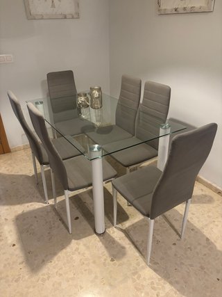 Mesa de comedor de cristal con 6 sillas