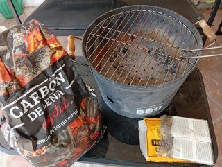 Barbacoa Portátil Negra + Carbón y Encendedor