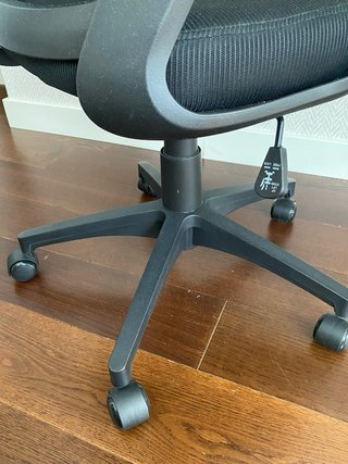 Sedia da ufficio ergonomica nera