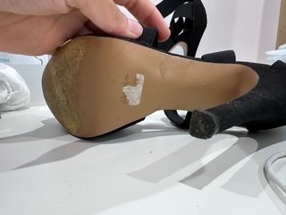 Sandalias Negras de Tiras Cruzadas