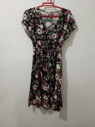 Vestido floral negro