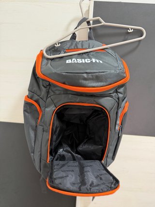 Mochila Basic Fit Gris y Naranja