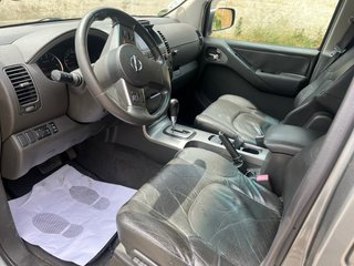Nissan Pathfinder etiqueta B buen estado