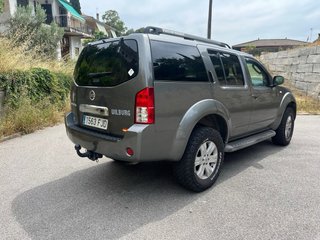 Nissan Pathfinder etiqueta B buen estado