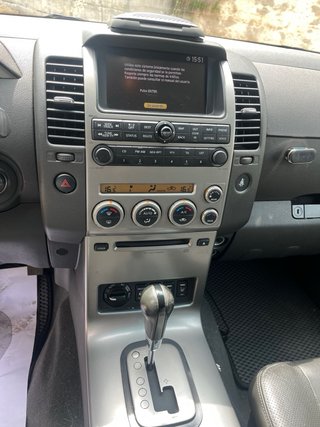 Nissan Pathfinder etiqueta B buen estado