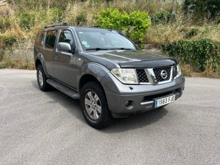 Nissan Pathfinder etiqueta B buen estado