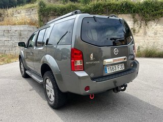 Nissan Pathfinder etiqueta B buen estado