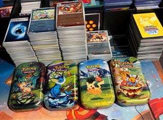 Lote más de 1700 Cartas Pokémon con especiales