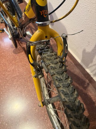Bicicleta Btwin Negra y Amarilla