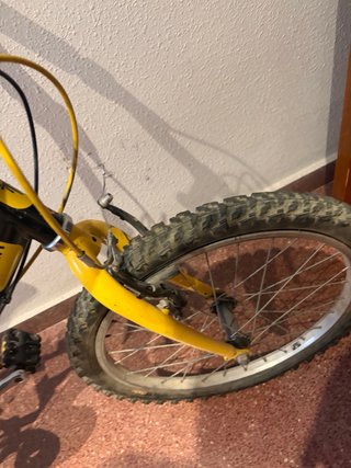 Bicicleta Btwin Negra y Amarilla