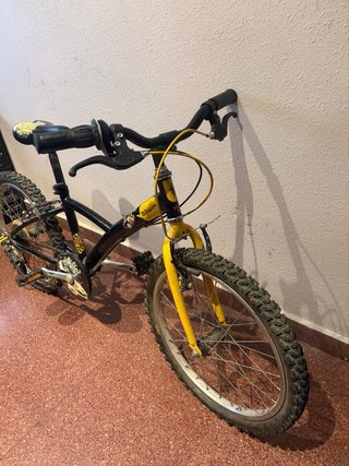 Bicicleta Btwin Negra y Amarilla