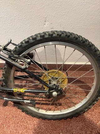 Bicicleta Btwin Negra y Amarilla