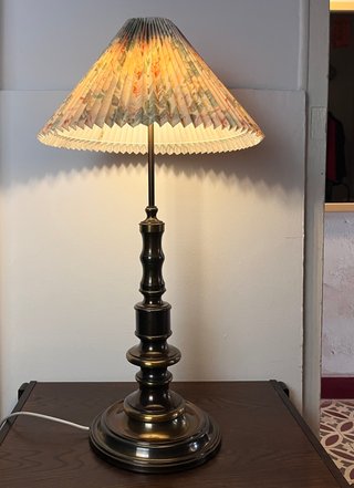 Lampada da tavolo vintage floreale