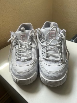Zapatillas Fila blancas y rosas