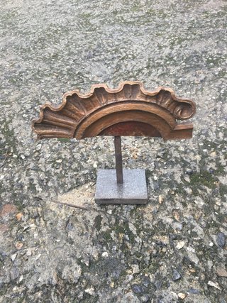 Aplique madera antiguo con base piedra