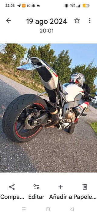 Honda CBR 600 RR Roja y Blanca