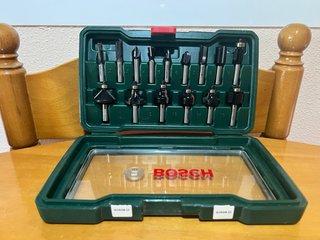 Pack Fresadora Bosch POF 1400 ACE + Set 15 fresas