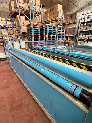 Máquina de extender y cortar tejido