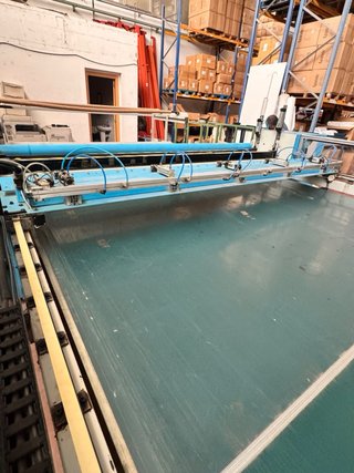 Máquina de extender y cortar tejido