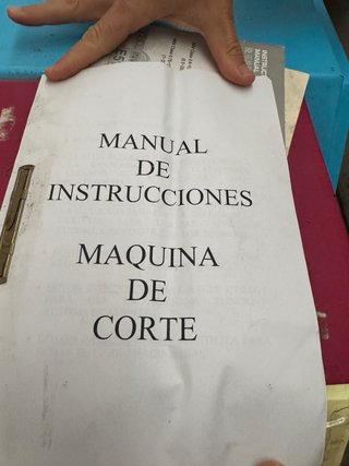 Máquina de extender y cortar tejido