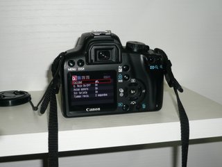 Canon EOS 1000D + Objetivo EF-S 18-55mm