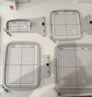 Máquina de bordar Elna Expressive 830L