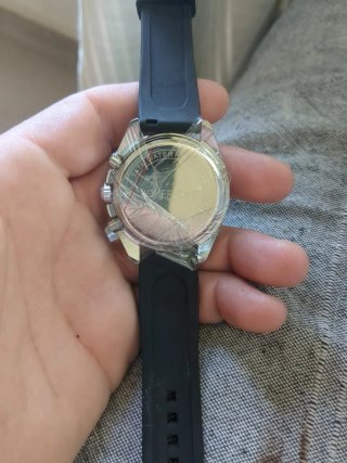 Reloj con diseño llamativo