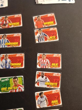 23 cromos de fútbol Reservado
