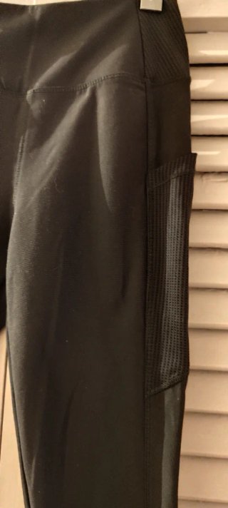 Leggings deportivos negros y verdes