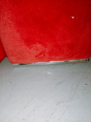 Sofá 2 plazas marca PEDRO ORTIZ Terciopelo rojo