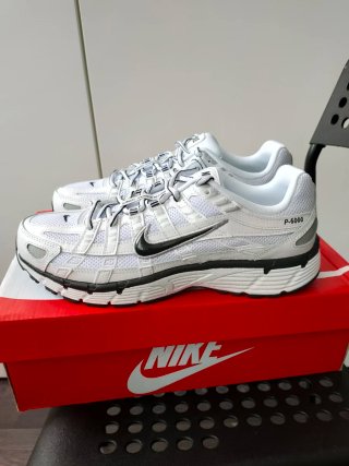 Nike P-6000 Blancas y Negras