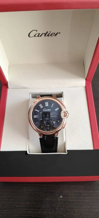 Reloj de Hombre Negro y Dorado