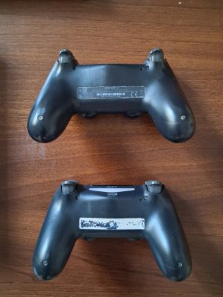 PS4 Pro 1TB con 2 controller e base di ricarica/ventilata